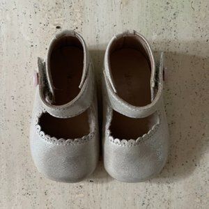 ELEPHANTITO Baby Mary Jane Crib Shoes in Talc/Silver US 2 / EU 17
